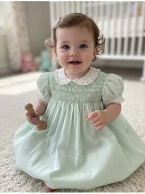 EUC Vintage Polly Flinders Sz 12M
Smocked Dress Green W/ Pink Flowers